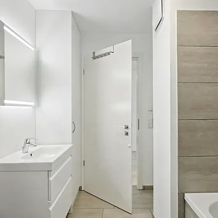 아파트 Penthouse Seeblick By Interhome